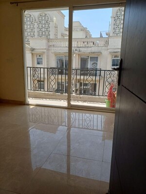 Room in 2 BHK Apartment at Pyramid Midtown, Sector 59 – for Rent