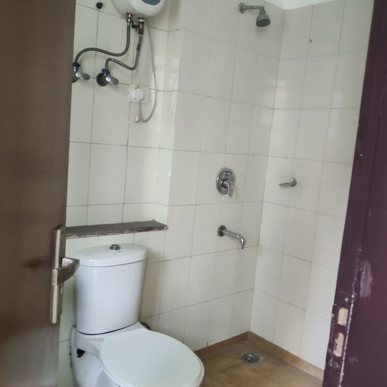 Bathroom, unitech-woodstock-floors 3 Bedroom 1332 Sq.Ft. Builder Floor In Sector 50 Gurgaon 10594205