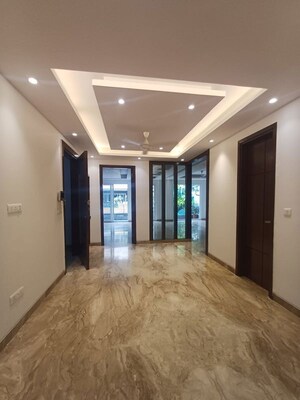 Room in 4 BHK Builder Floor at Saket – for Rent