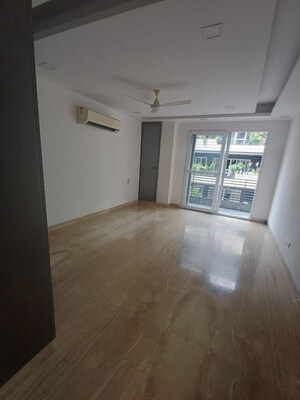 Room in 4 BHK Builder Floor at Saket – for Rent