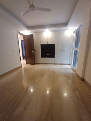 Room in 4 BHK Builder Floor at Saket – for Rent