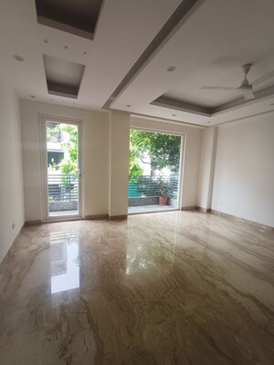Room in 4 BHK Builder Floor at Saket – for Rent