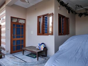 3 BHK Builder Floor For Rent in Aman Vihar