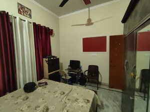 Room in 3 BHK Builder Floor at Aman Vihar – for Rent