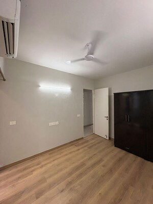 Room in 3 BHK Apartment at Signature Global City, Sector 37d – for Rent