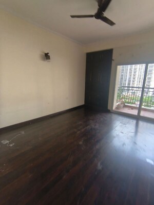 Room in 3.5 BHK Apartment at Aims Golf City, Sector 75 – for Rent