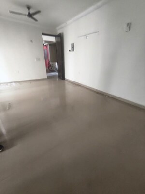 Room in 3.5 BHK Apartment at Aims Golf City, Sector 75 – for Rent
