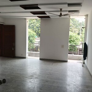 Room in 3 BHK Builder Floor at Sector 34 – for Rent
