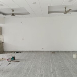 Room in 3 BHK Builder Floor at Sector 34 – for Rent