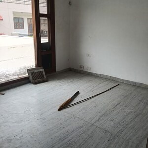 Room in 3 BHK Builder Floor at Sector 34 – for Rent