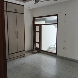 Room in 3 BHK Builder Floor at Sector 34 – for Rent