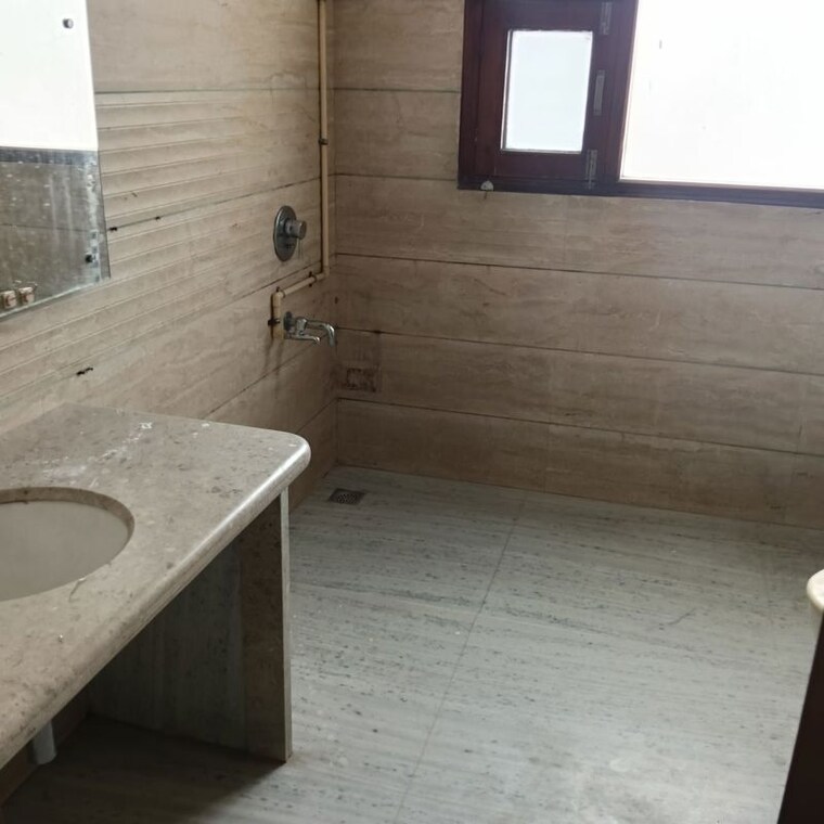 Bathroom, sector 34 3 Bedroom 2800 Sq.Ft. Builder Floor In Sector 34 Chandigarh 10594287