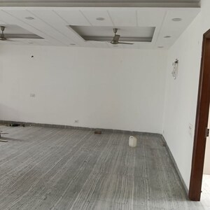 Room in 3 BHK Builder Floor at Sector 34 – for Rent