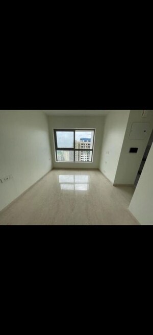 Room in 2 BHK Apartment at Kalpataru Paramount A, Thane West – for Rent