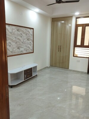Room in 3 BHK Builder Floor at Parklands, Sector 85 – for Sale