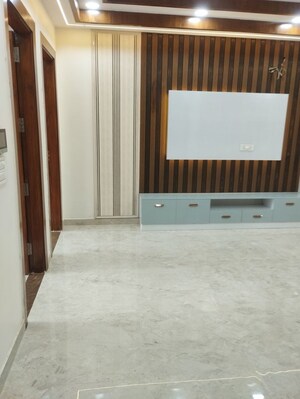 Room in 3 BHK Builder Floor at Parklands, Sector 85 – for Sale