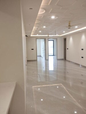 Room in 3 BHK Builder Floor at Parklands, Sector 85 – for Sale