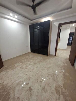 Room in 3 BHK Builder Floor at Chattarpur – for Rent