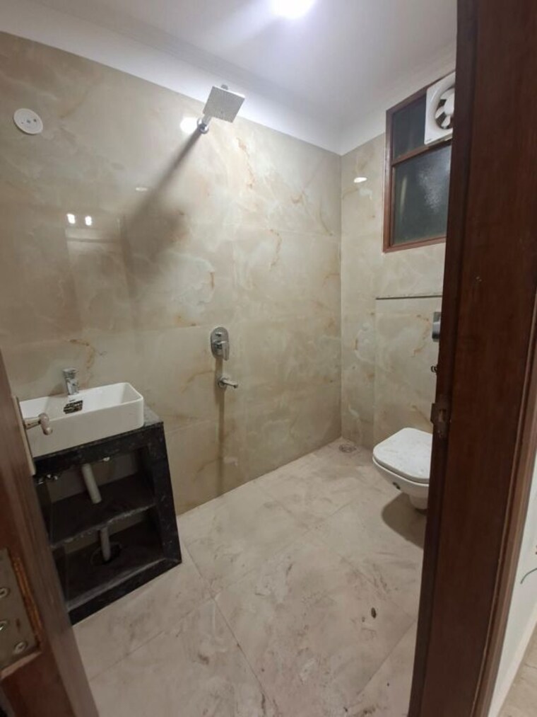 Bathroom, chattarpur 3 Bedroom 1400 Sq.Ft. Builder Floor In Chattarpur Delhi 10594375