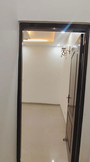 Building Lobby in 2 BHK Builder Floor at Sushant Lok 2, Sector 57 – for Sale
