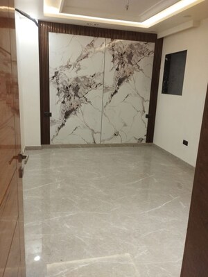Room in 4 BHK Builder Floor at Parklands, Sector 85 – for Sale