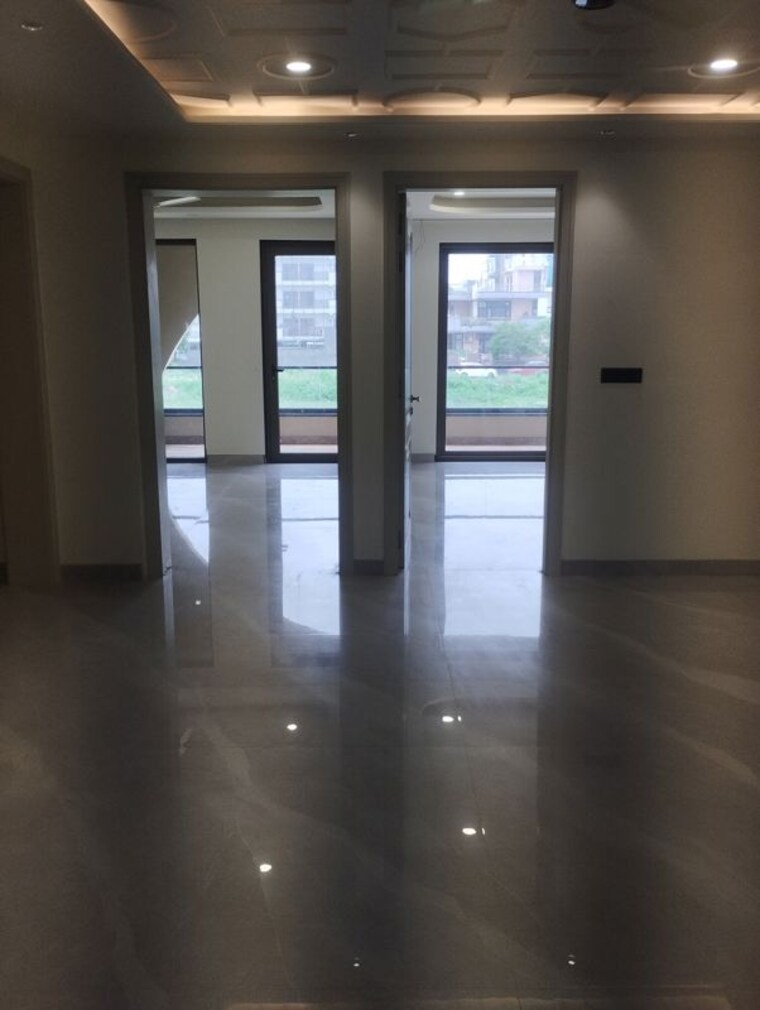 Room, parklands 4 Bedroom 300 Sq.Yd. Builder Floor In Sector 85 Faridabad 10594393