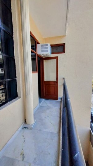 Building Lobby in 2.5 BHK Builder Floor at Sector 52 – for Rent