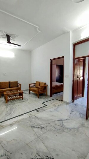 Living Room in 2.5 BHK Builder Floor at Sector 52 – for Rent