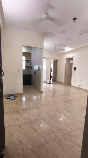 Room in 2 BHK Apartment at Gaur City 7th Avenue, Sector 4 Greater Noida – for Rent