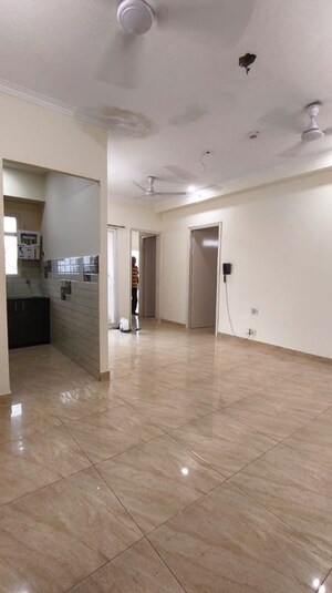 Room in 2 BHK Apartment at Gaur City 7th Avenue, Sector 4 Greater Noida – for Rent
