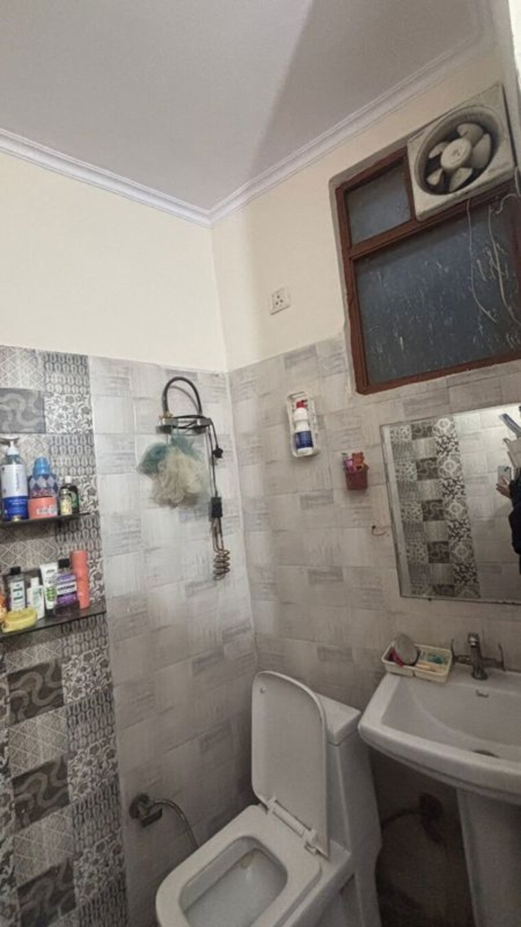 Bathroom, vasundhara 1 Bedroom 550 Sq.Ft. Builder Floor In Vasundhara Ghaziabad 10594443