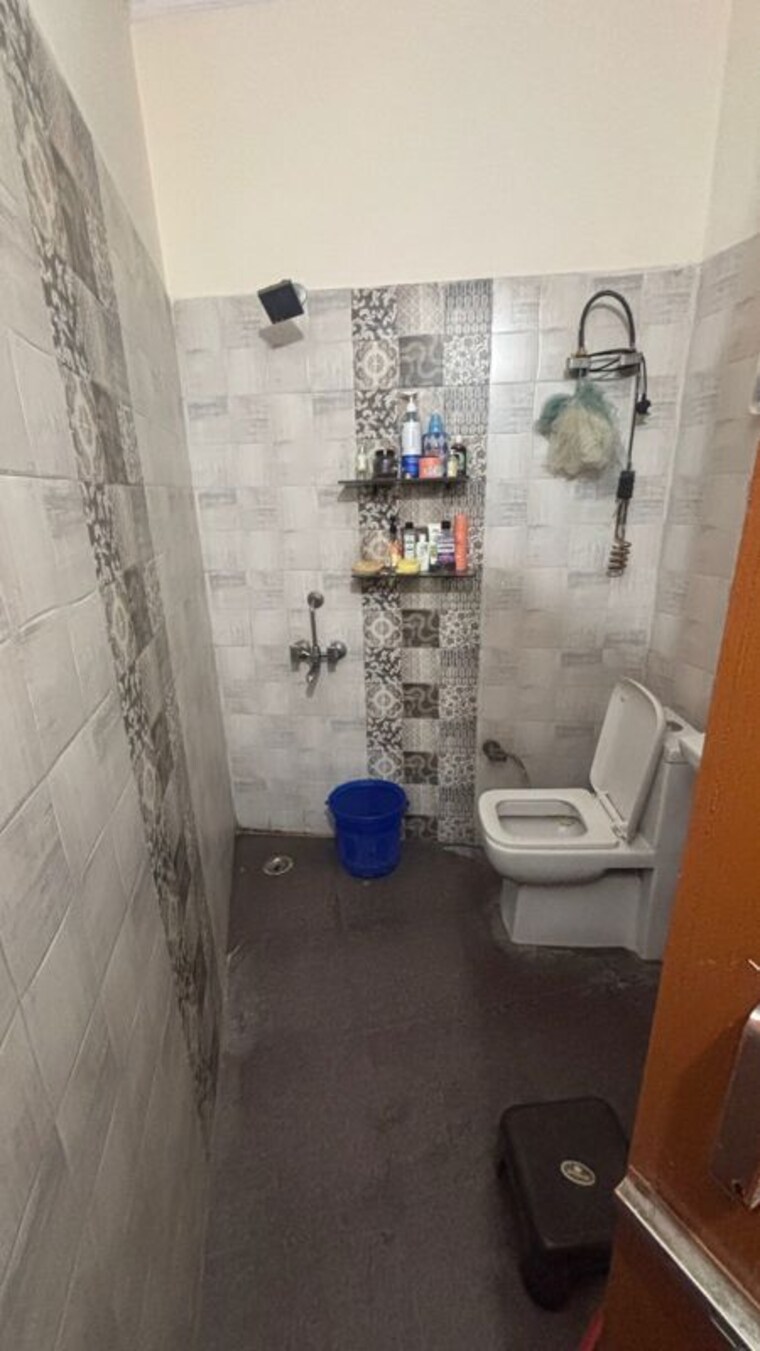 Bathroom, vasundhara 1 Bedroom 550 Sq.Ft. Builder Floor In Vasundhara Ghaziabad 10594443