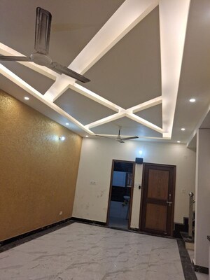 2 BHK Builder Floor For Rent in Aman Vihar