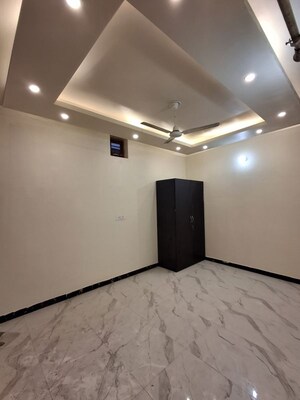 Room in 2 BHK Builder Floor at Aman Vihar – for Rent