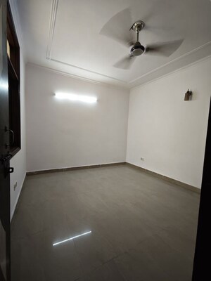 Room in 3 BHK Apartment at Saket – for Rent