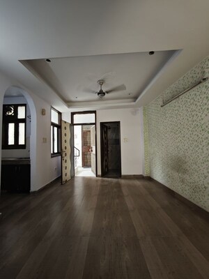 Room in 3 BHK Apartment at Saket – for Rent
