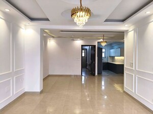 Room in 3 BHK Builder Floor at Sector 22 – for Rent