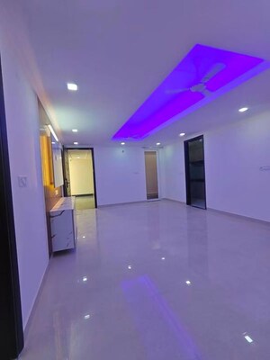 Room in 3 BHK Apartment at Chattarpur – for Rent
