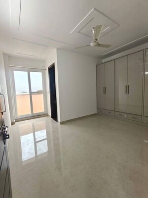 Room in 3 BHK Apartment at Chattarpur – for Rent