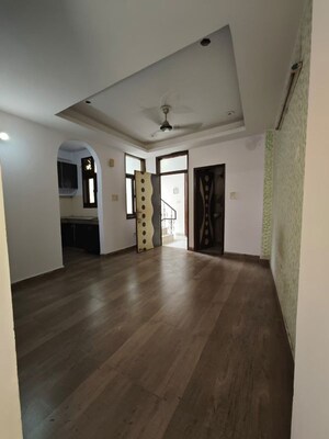 Room in 1 BHK Builder Floor at Saket – for Rent
