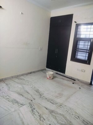 Room in 1 BHK Builder Floor at Sector 31 – for Rent