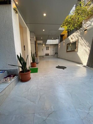 Parking in 4 BHK Villa at Khar West – for Sale