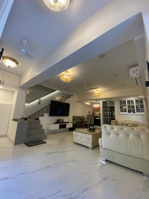 Team Area in 4 BHK Villa at Khar West – for Sale