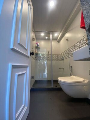 Bathroom in 4 BHK Villa at Khar West – for Sale
