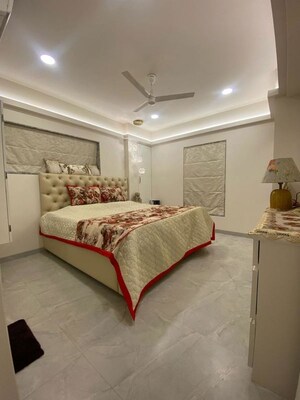 Bedroom in 4 BHK Villa at Khar West – for Sale