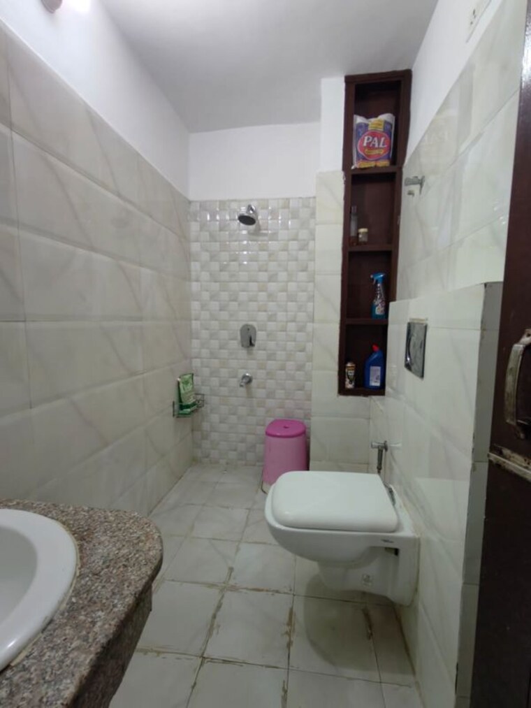 Bathroom, pir machalla 2 Bedroom 1250 Sq.Ft. Apartment In Pir Machalla Zirakpur 10594571