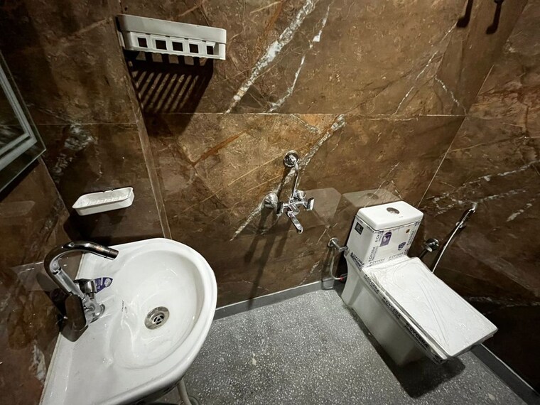 Bathroom, neb sarai 1 Bedroom 450 Sq.Ft. Builder Floor In Neb Sarai Delhi 10594618