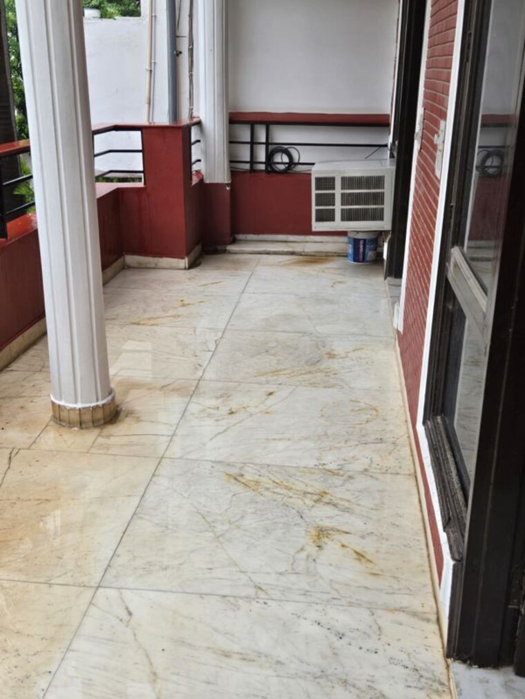 Balcony, rwa-residential-society 3 Bedroom 250 Sq.Yd. Builder Floor In Sector 40 Gurgaon 10594617