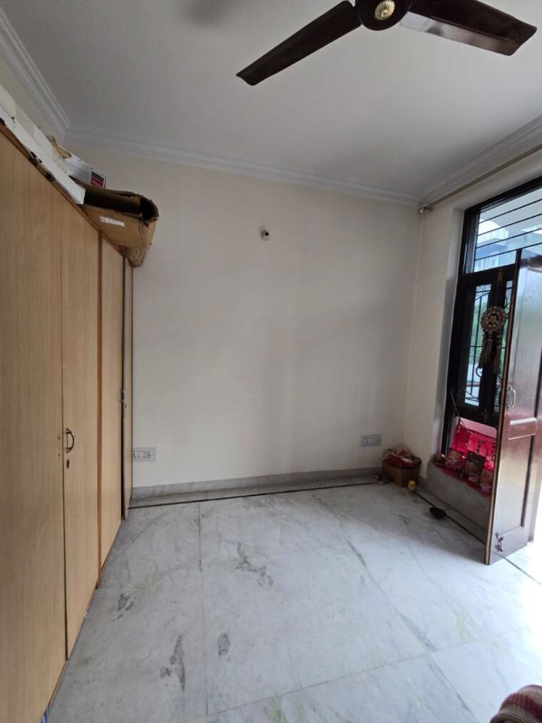 Room, rwa-residential-society 3 Bedroom 250 Sq.Yd. Builder Floor In Sector 40 Gurgaon 10594617