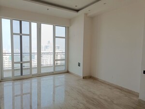 Room in 4 BHK Apartment at Mahagun Mezzaria, Sector 78 – for Rent